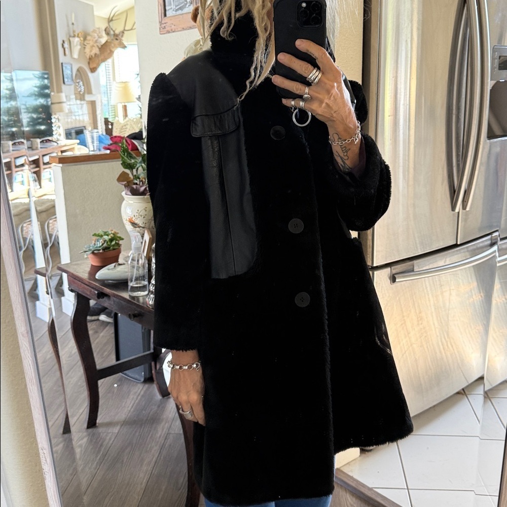 One of a kind Black genuine leather and Faux Fur Coat - Picture 6 of 17